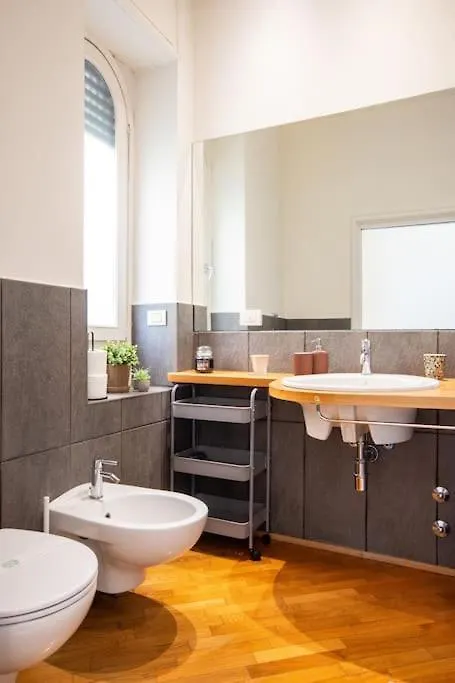 Apartment Porta Venezia - Duomo - Elegant Suite Milan